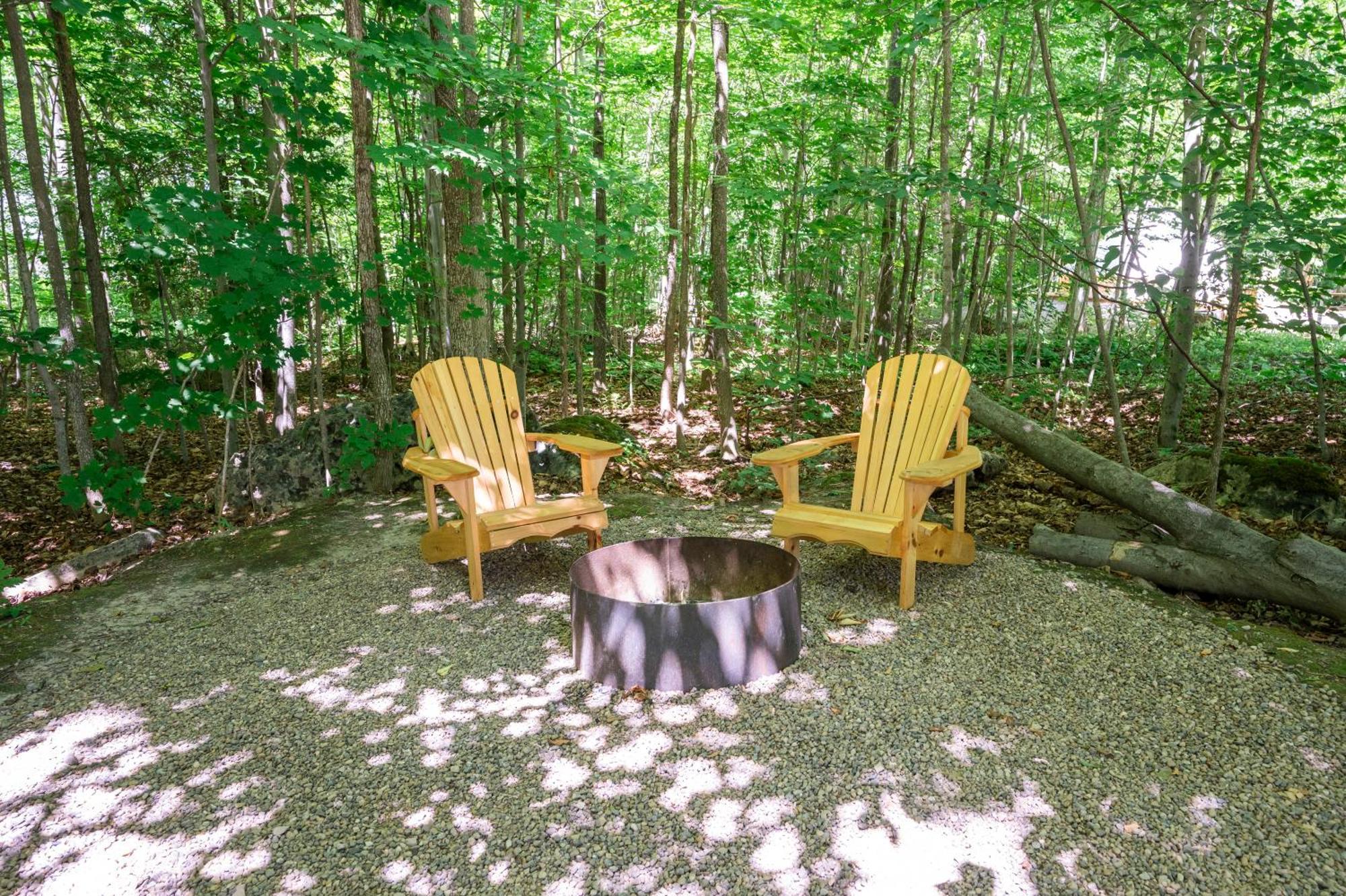 Grotto Getaway Hotell Miller Lake Exteriör bild