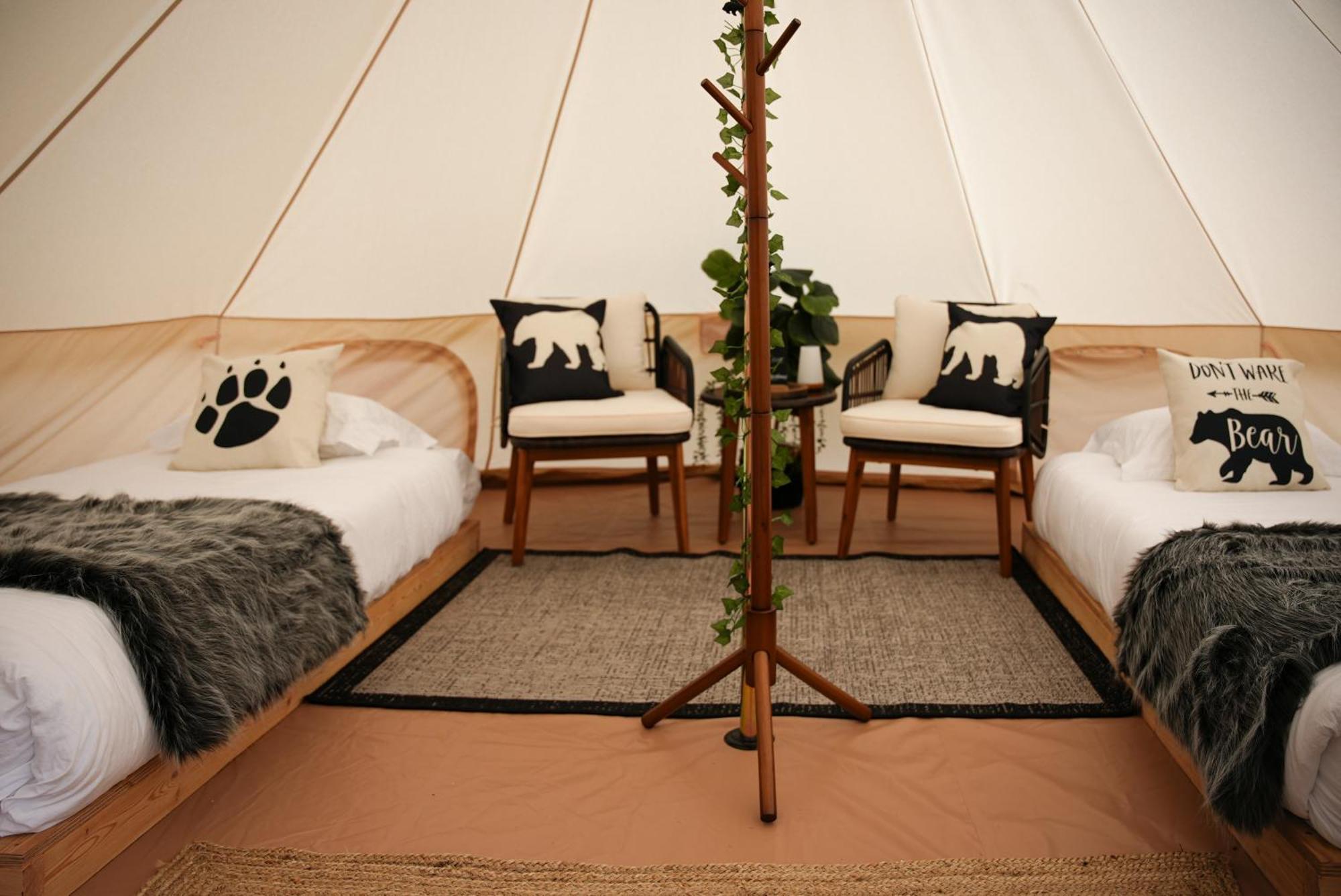 Grotto Getaway Hotell Miller Lake Exteriör bild