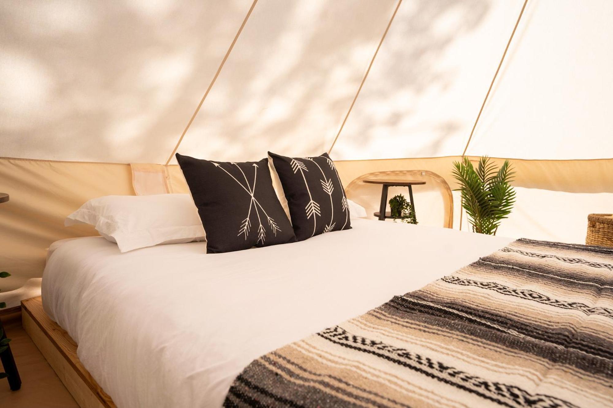 Grotto Getaway Hotell Miller Lake Exteriör bild